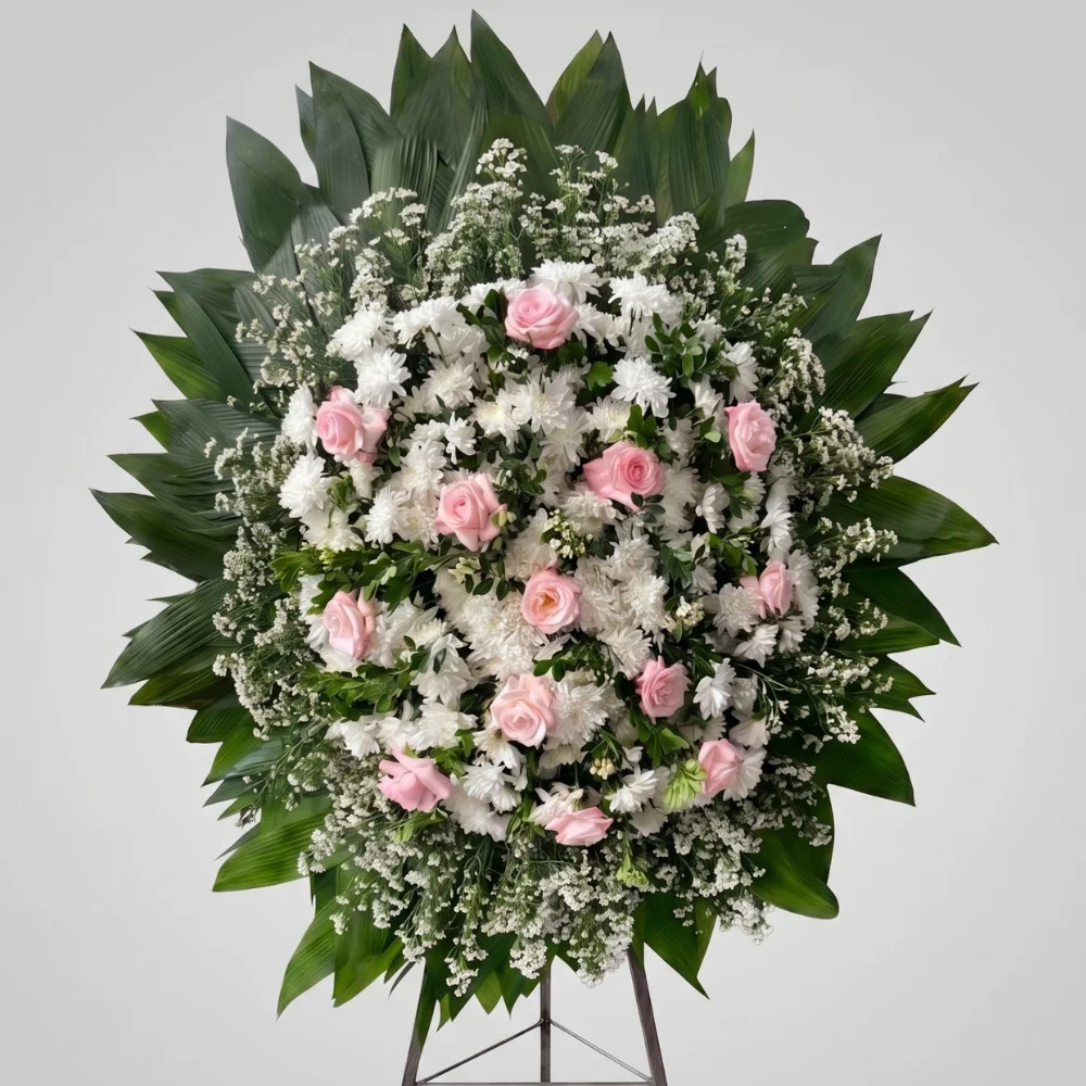 Coroa de flores especial para velório com rosas vermelhas, flores alaranjadas e folhagem densa — modelo Especial Gratidão